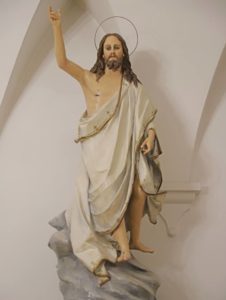 statue: cristo risorto