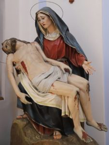 statue: la pietà