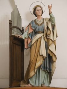statue: santa cecilia